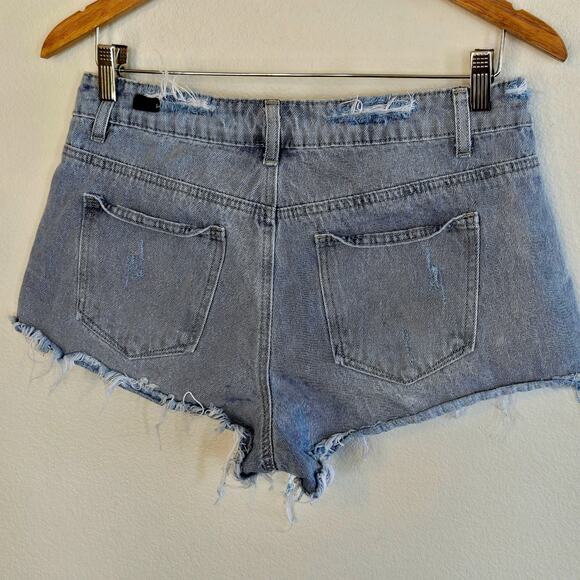 Size 9 – Zöe Boyfriend Distressed Denim Shorts - Picture 3 of 3